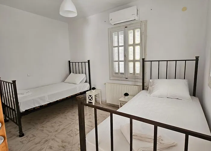 Blue And White View דירה